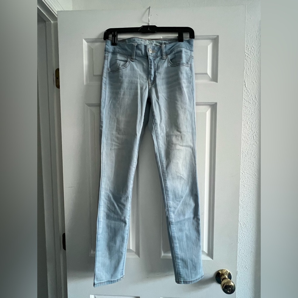 American Eagle Women’s Very Light Wash Skinny Jeans size 4